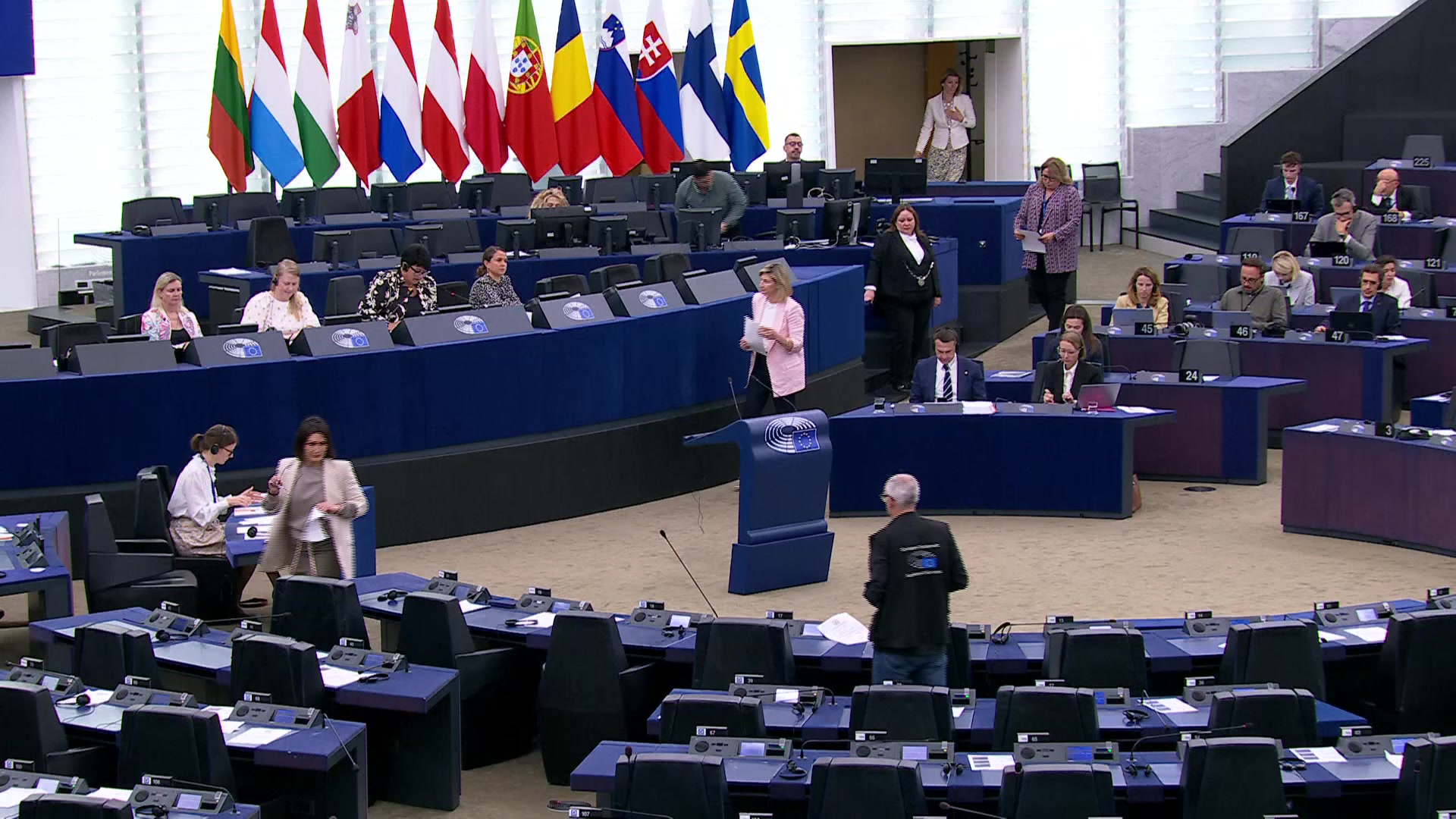 Latest developments on the revision of the air passenger rights and airline liability regulations: MEPs debate (part 2)